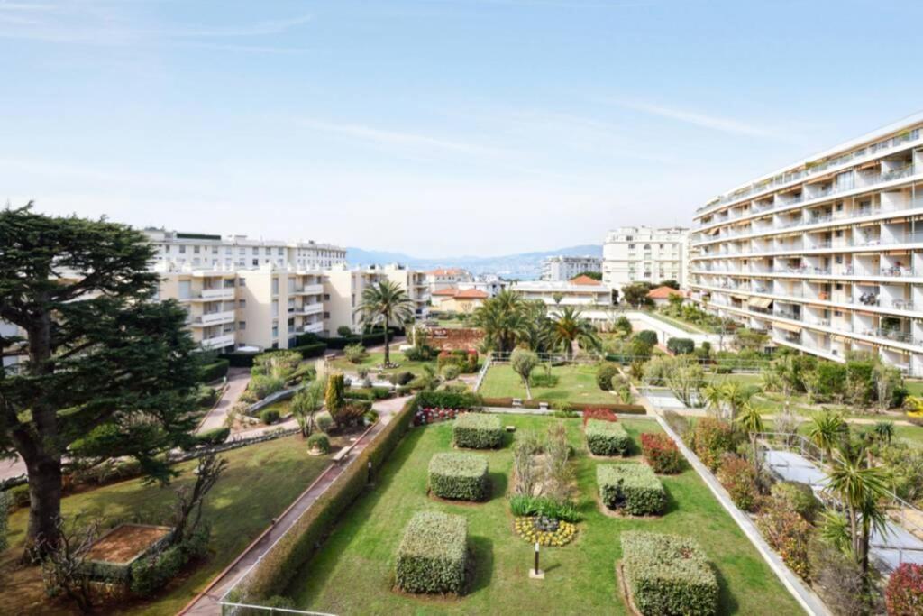 Appartement Spacieux Avec Vue Mer Proche Du Centre Cannes Exterior photo